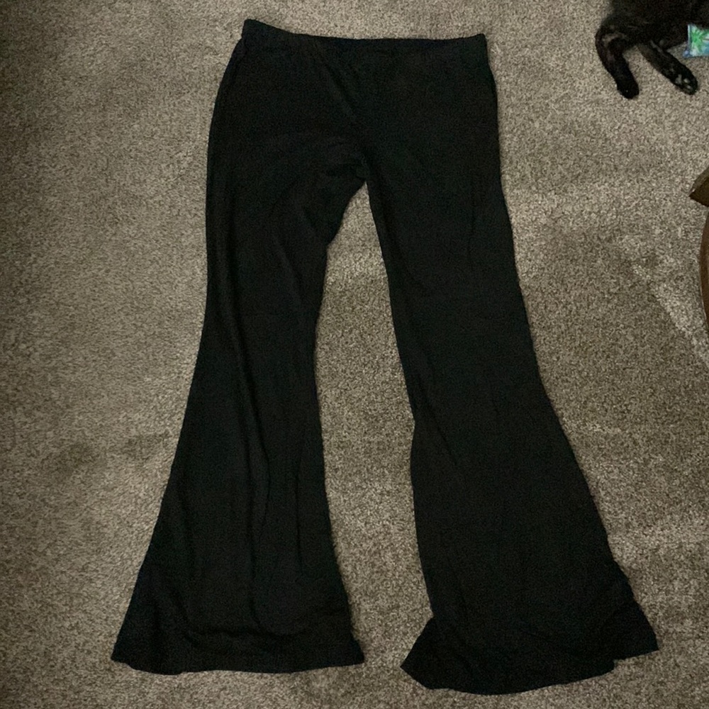 Hot Kiss flares in black size XL NWOT